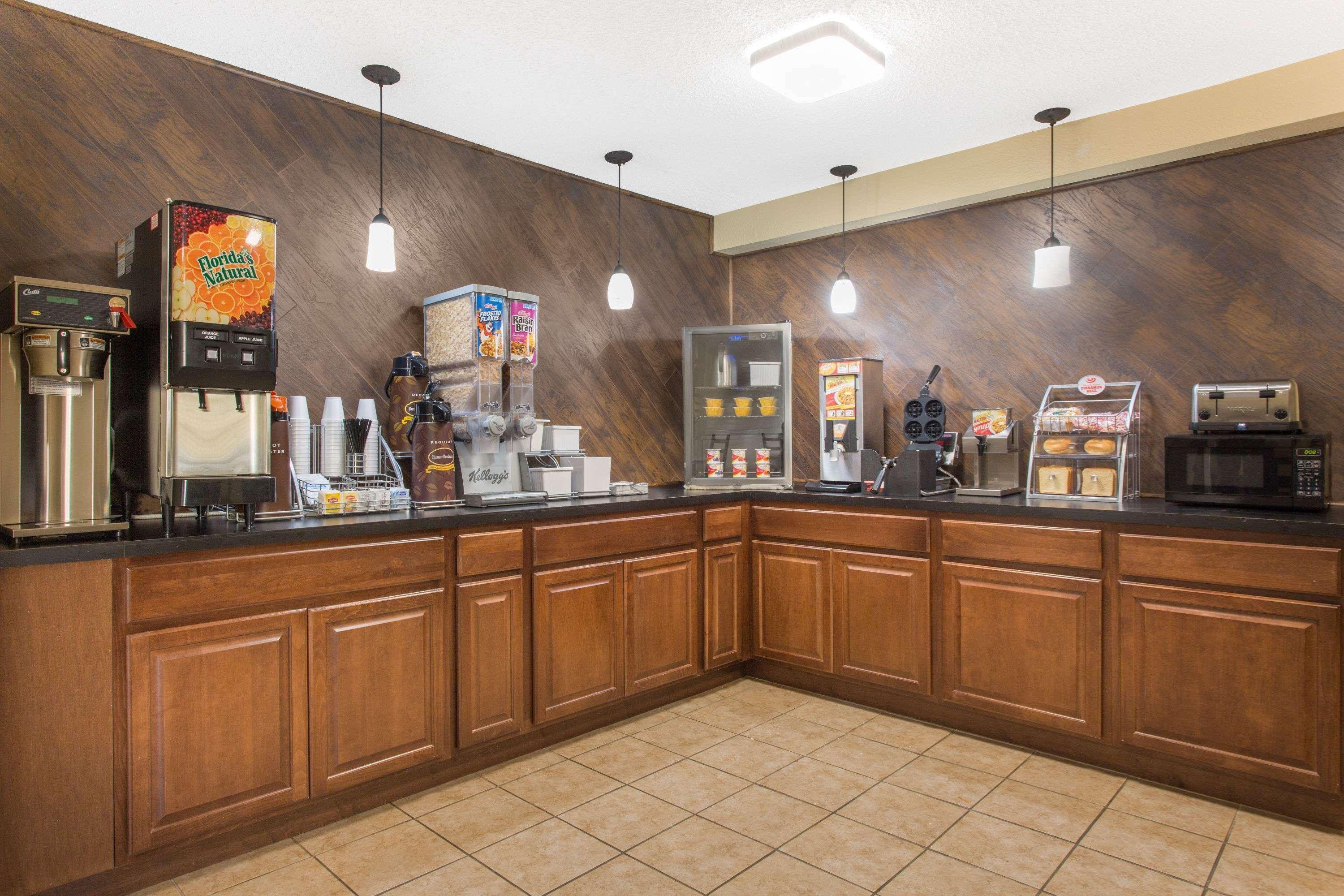 מלון Super 8 By Wyndham Columbus Airport מראה חיצוני תמונה