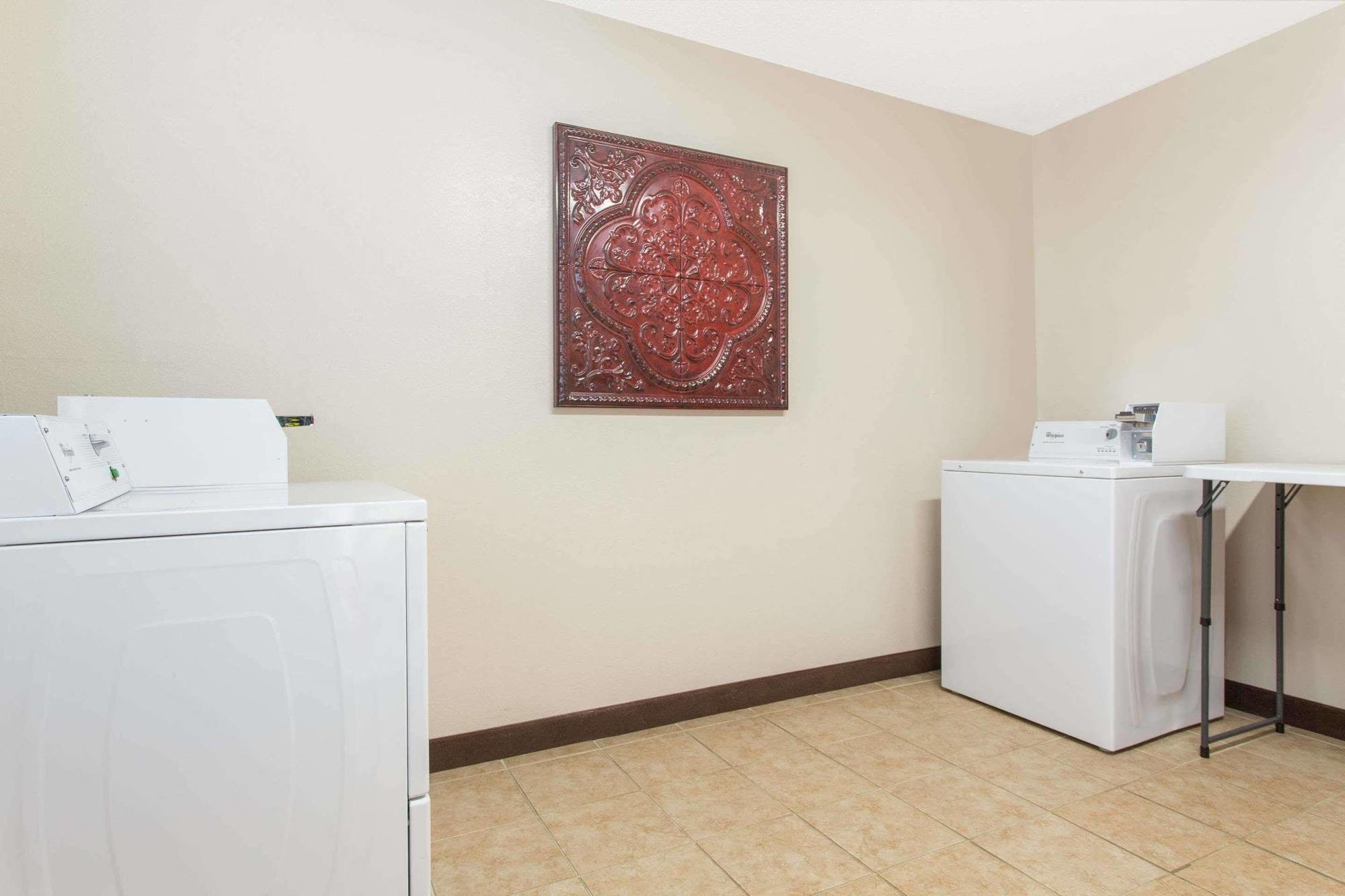 מלון Super 8 By Wyndham Columbus Airport מראה חיצוני תמונה